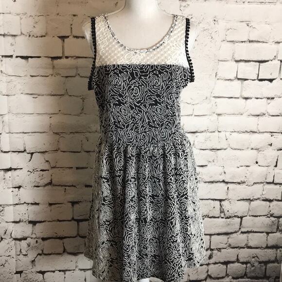Anthropologie Dresses & Skirts - Anthropologie Le Lis Floral Textured Dress XS